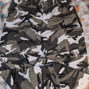 Camofluage white and black cargo pants